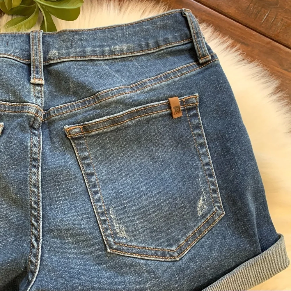 Joe’s Jeans▪️Rolled up Mid rise Medium Wash Shorts. Sz 27‎